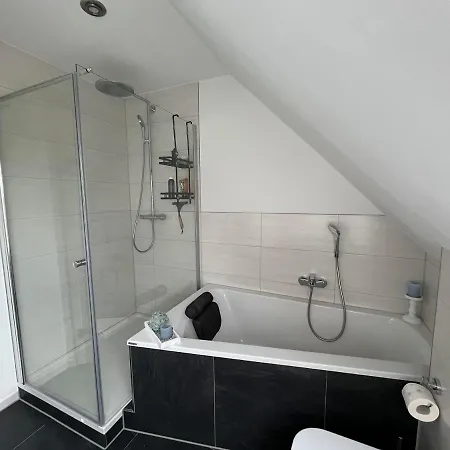 105 Qm Neues Klimatisiertes Appartment Fuer Familien Privater Parkplatz Chemnitz Buitenkant foto