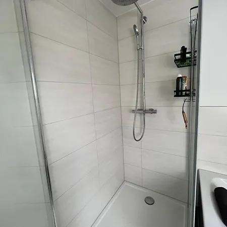 105 Qm Neues Klimatisiertes Appartment Fuer Familien Privater Parkplatz Chemnitz Buitenkant foto